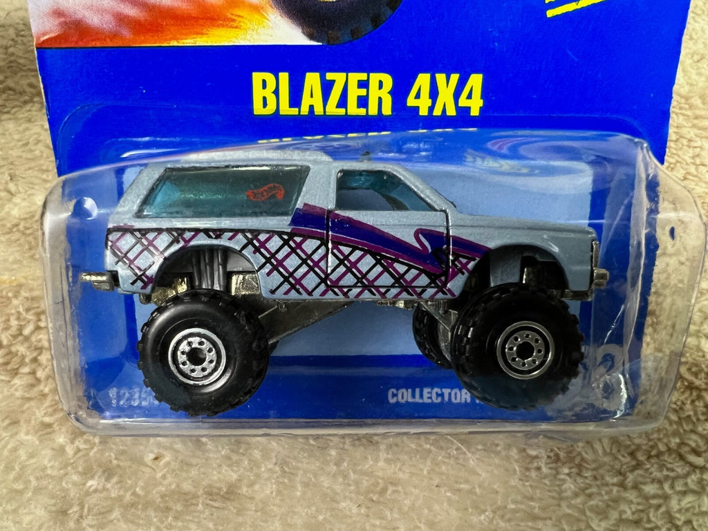 🔥🔥🔥🔥1995 Hot Wheels Blue Card Main Line Blazer 4X4 HW05🔥🔥🔥🔥