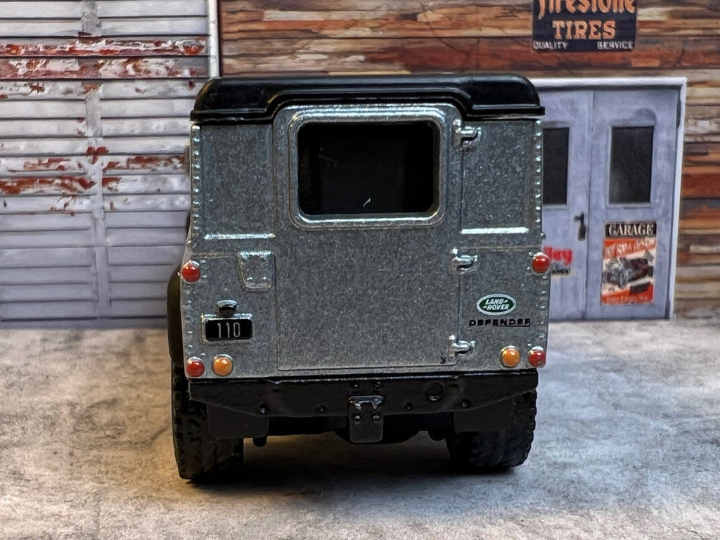 🔥🔥🔥Hot Wheels Marvel Land Rover Defender 110 Hard Top with Real Riders c7🔥🔥