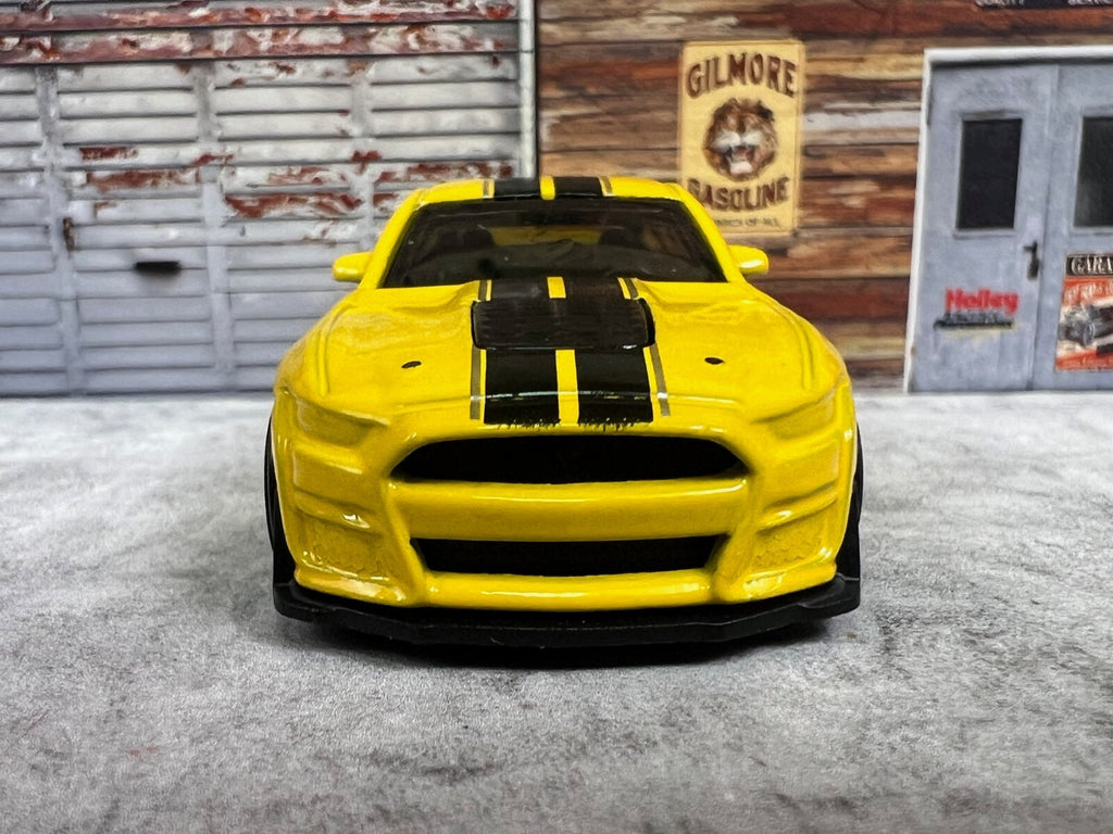 🐎🐎🐎Hot Wheels Torque Yellow Mustang Shelby GT500 C8🐎🐎🐎