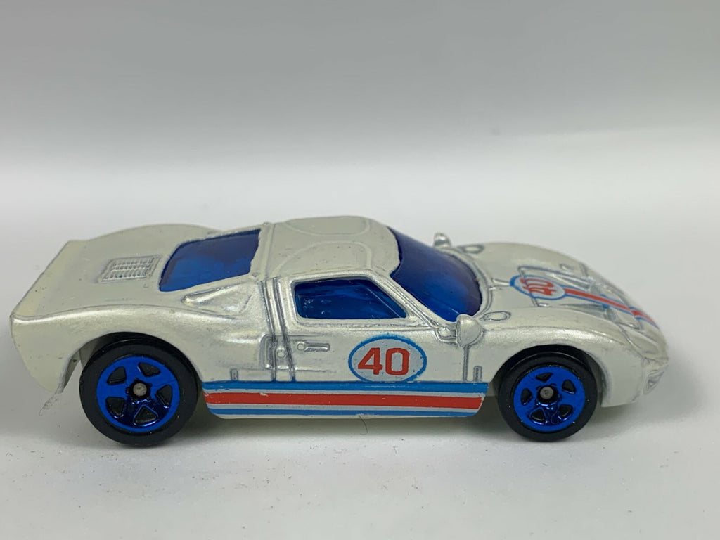 🔥HOT WHEELS FORD GT40 SUPER CAR WHITE w/ BLUE WINDOWS & ANODIZED WHEEL RARE🔥