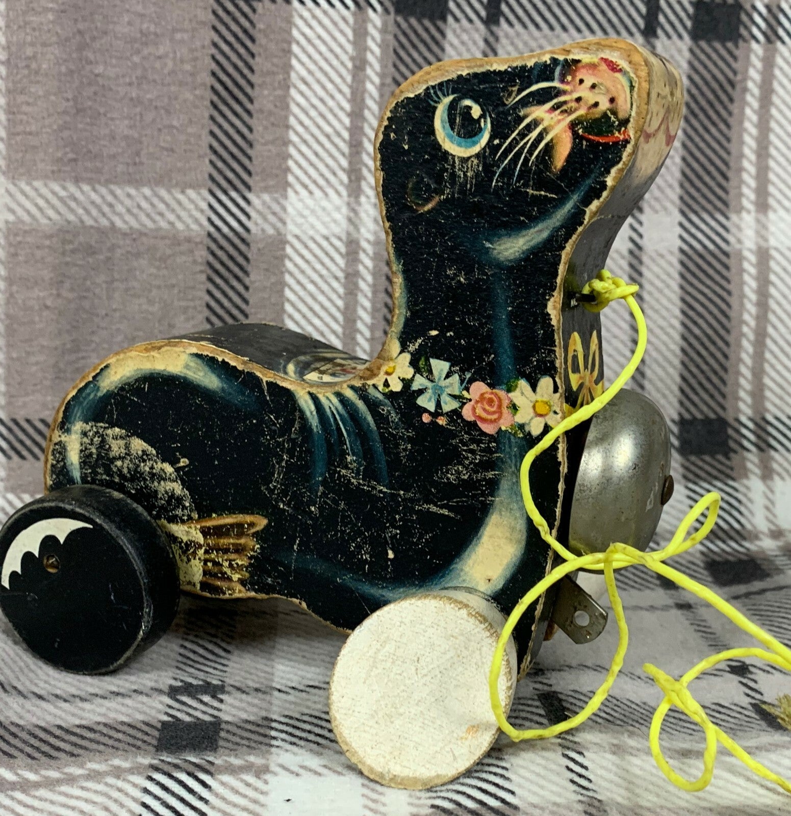 EARLY 1960s FISHER PRICE SUZI SEAL--MODERATE WEAR--