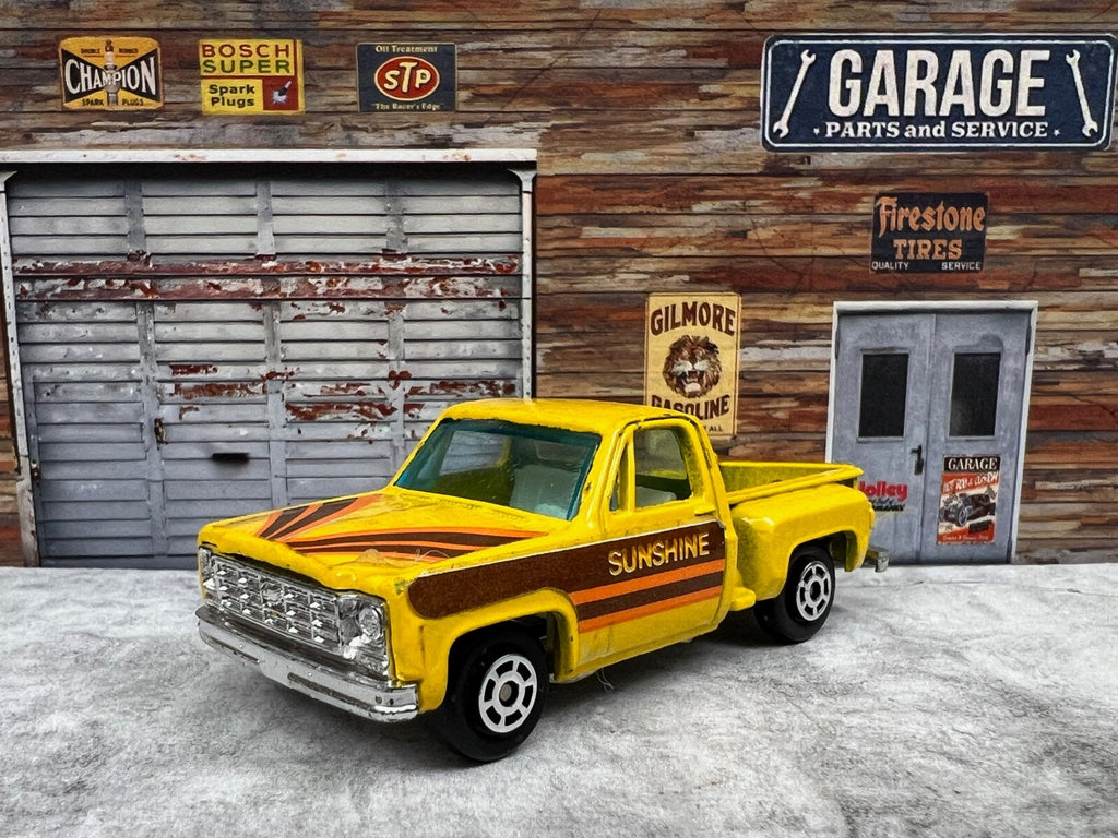 🔥🔥🔥 Yatming Chevy Stepside Pickup yellow Folding Tailgate  C12🔥🔥🔥