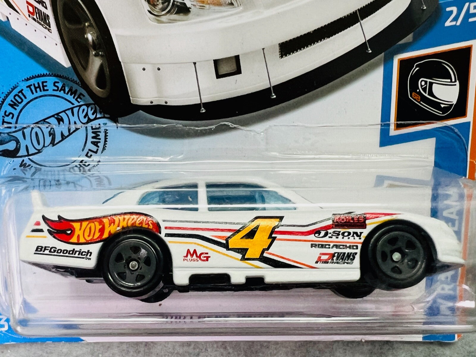 Hot Wheels HW Race Team 2/5 2010 Chevy Impala White H25