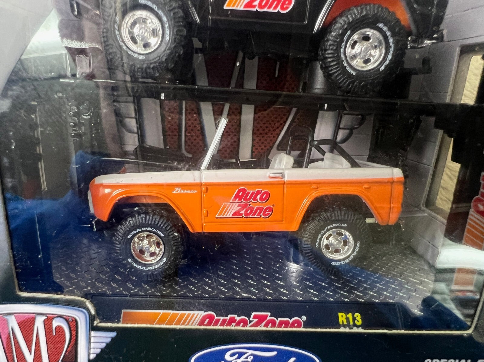 🔥🔥🔥1966 Ford Bronco No Top/Hard Top Auto Lift  M2 Machines HW15🔥🔥🔥