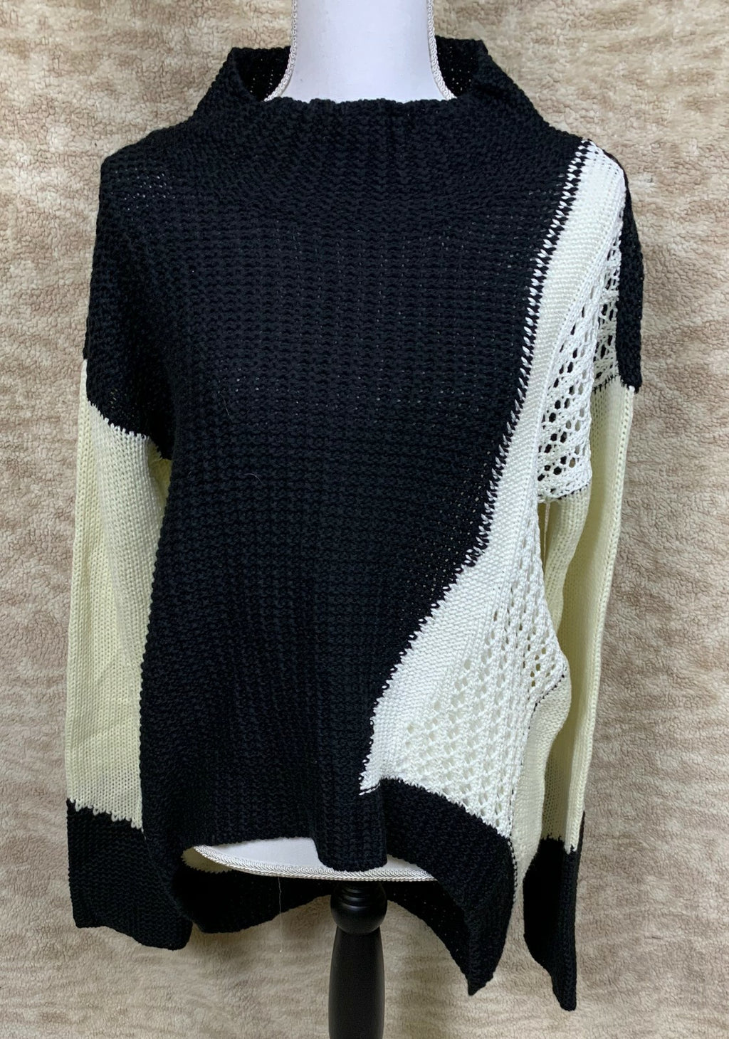 NEW ONEA Women's Size XL Heavy Knit  Black/White Sweater  Regular 78$