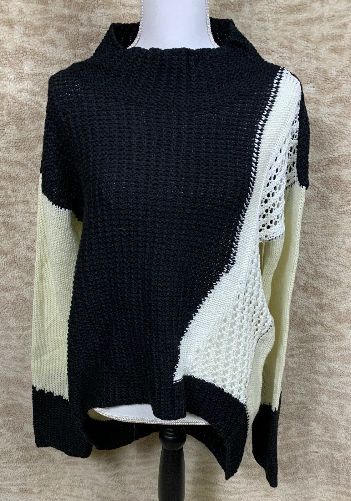 NEW ONEA Women's Size XL Heavy Knit  Black/White Sweater  Regular 78$