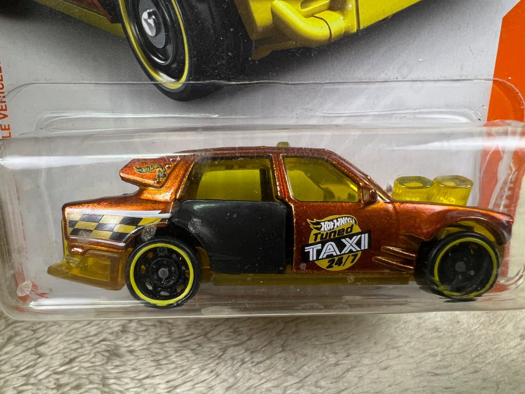 🔥🔥🔥🔥Hot Wheels ID CHASE Time Attaxi 1:64 Scale  Die-cast Car HW15🔥🔥🔥🔥