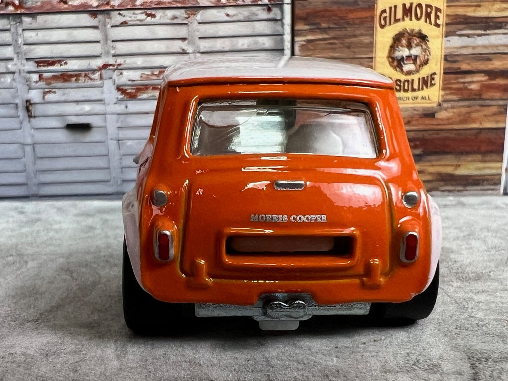 🇺🇸🇺🇸🇺🇸Hotwheels Morris Mini Castrol Orange C15🇺🇸🇺🇸🇺🇸