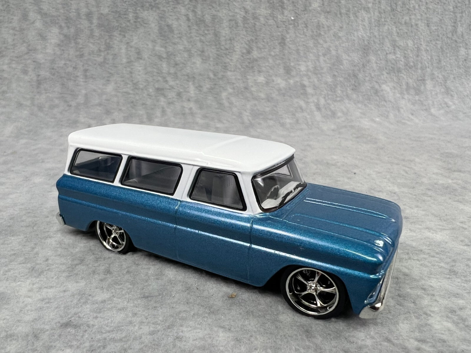 🇺🇸🇺🇸Greenlight 1966 Chevy Suburban Blue 1/43rd Scale 🇺🇸🇺🇸