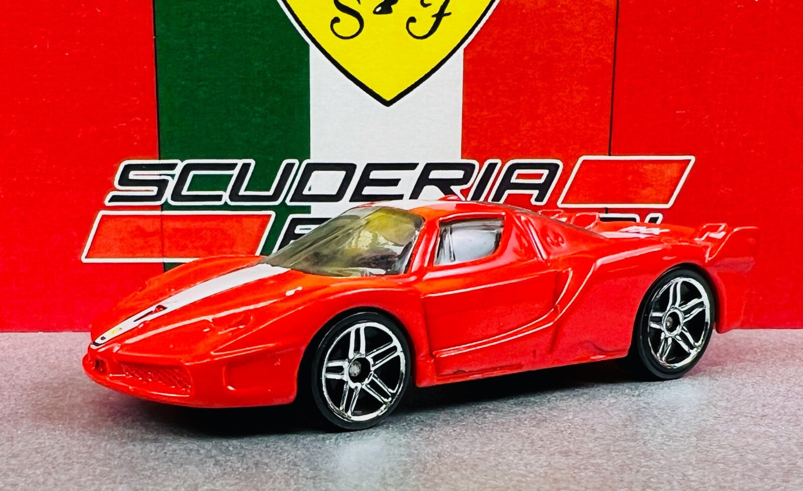 🇮🇹🇮🇹🇮🇹Hot Wheels Traditional Red Ferrari FXX Loose C22🇮🇹🇮🇹🇮🇹