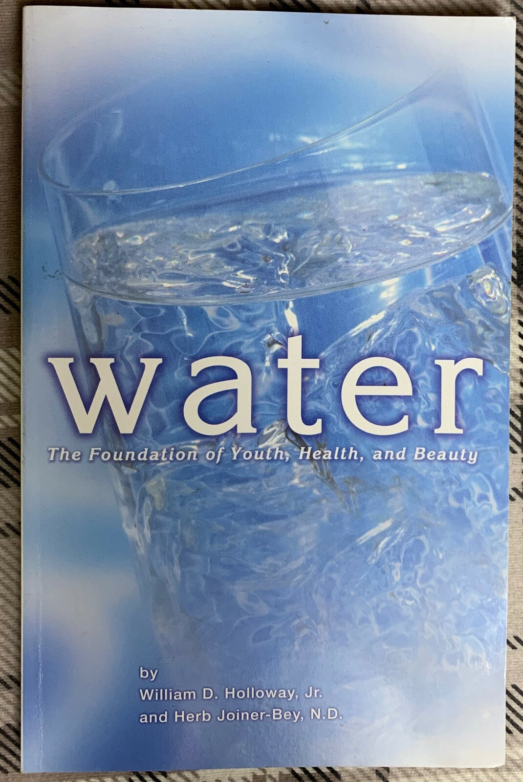 Water: The Foundation of Youth, Health, and Beauty by Holloway & Joiner-Bey (PB)