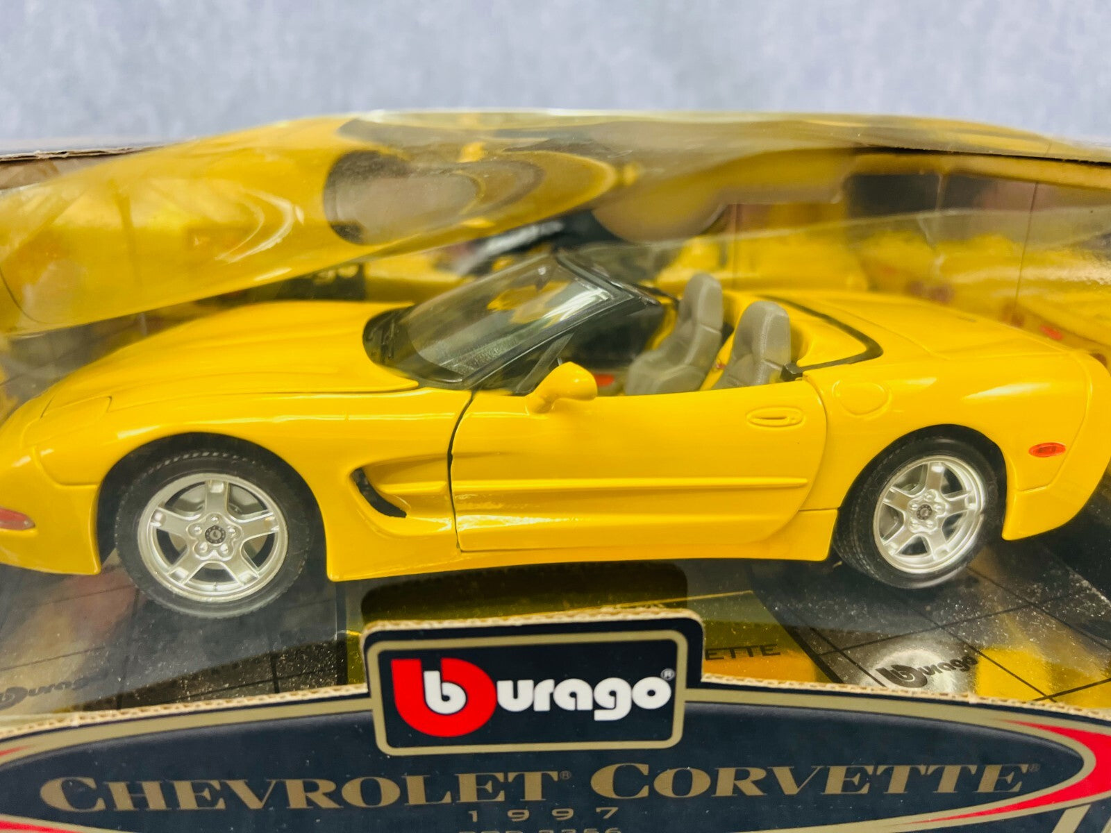 🇺🇸🇺🇸Burago 1997 Chevrolet Corvette YELLOW Die Cast Car 1:18🇺🇸🇺🇸