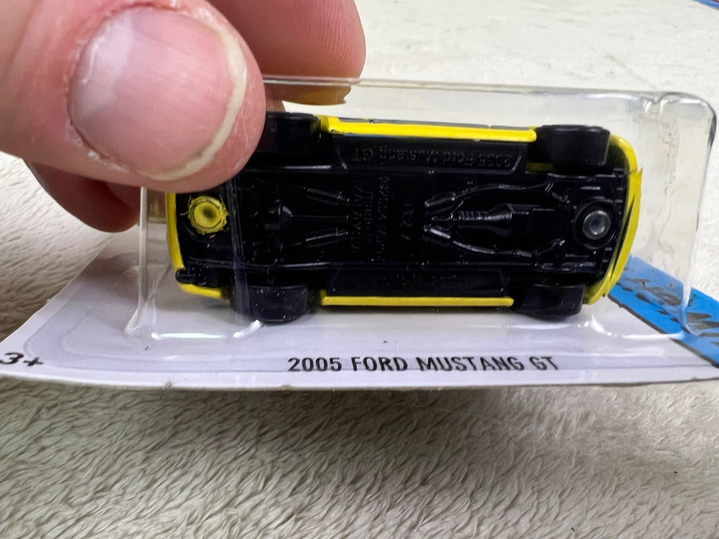 🔥🔥🔥Hot Wheels #92 HW City-Mustang 2005 FORD MUSTANG GT Yellow  HW12🔥🔥🔥
