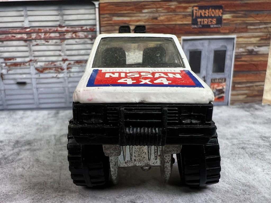 🔥🔥🔥Hotwheels Nissan 4X4 Pickup Truck 1987 White c7🔥🔥🔥