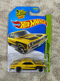 2013 HW Workshop 1:64 Die Cast Car Yellow Classic Coupe '67 CHEVELLE SS 396 HWO2