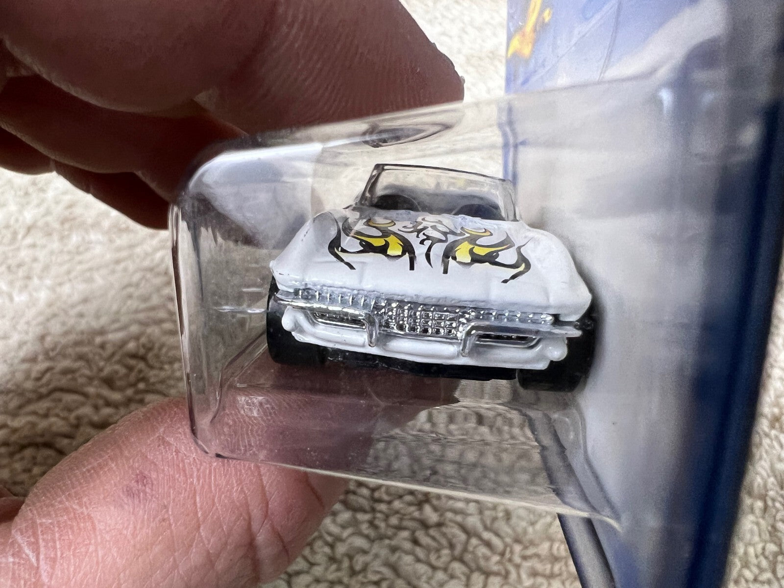 🔥🔥🔥🔥🔥🔥🔥Hotwheels 1965 Corvette White Chevy Chevrolet HW18🔥🔥🔥🔥🔥🔥🔥🔥