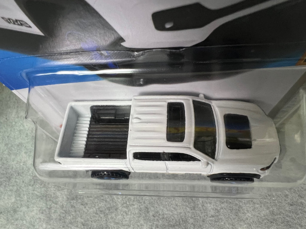 🔥🔥🔥Hot Wheels '20 Toyota Tacoma White w/Blue Rims HW Baja Blazers HW21🔥🔥🔥