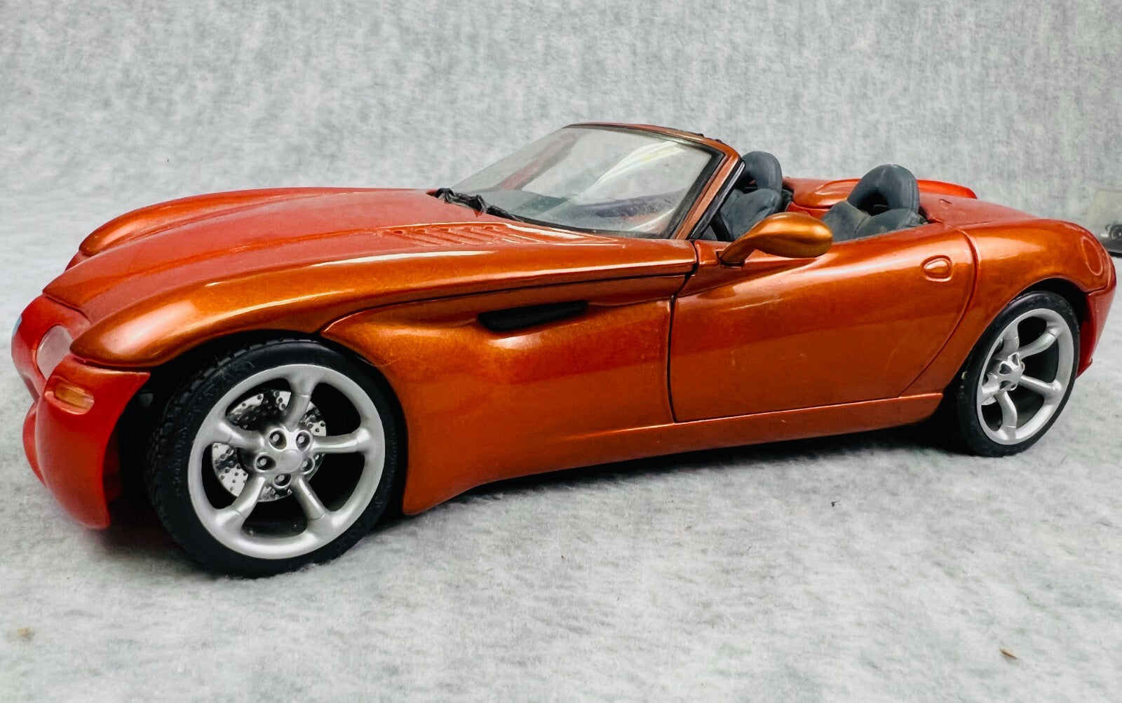 🇺🇸🇺🇸Maisto Special Edition Dodge Concept Collectible Car 1:18 Orange🇺🇸🇺🇸