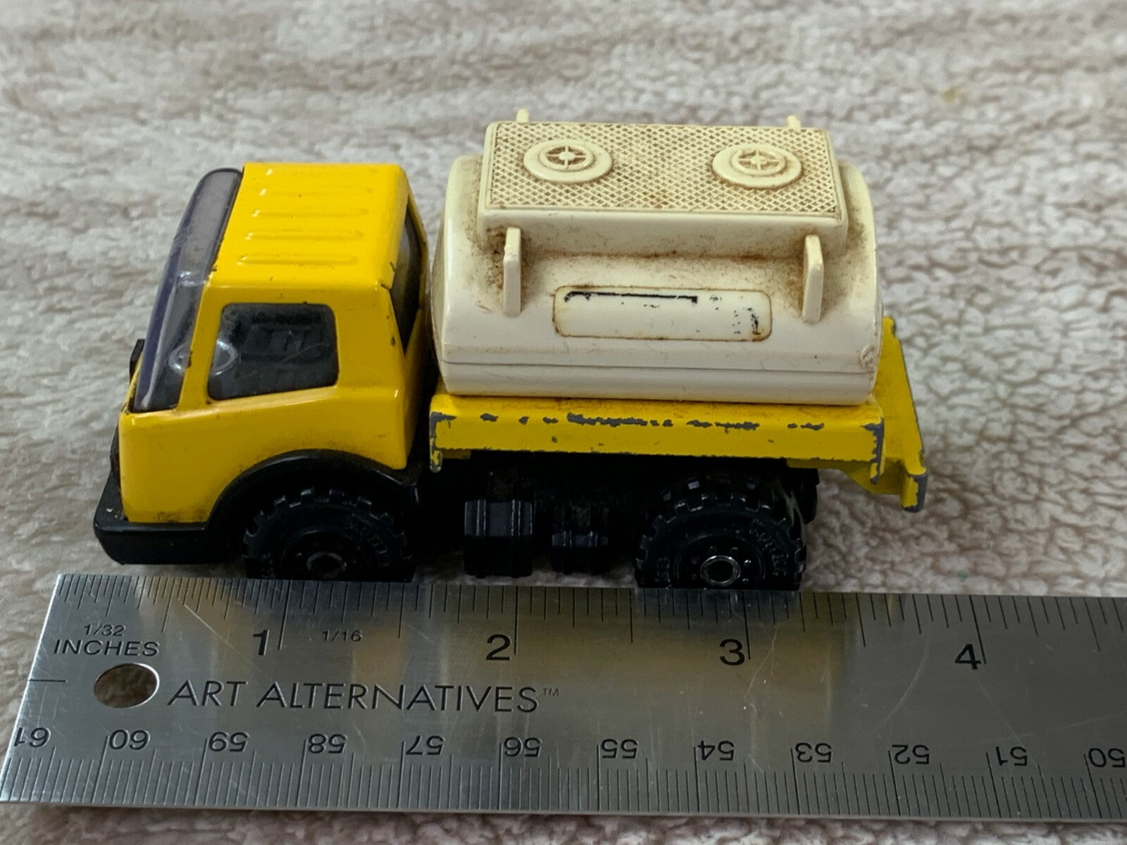 ******Vintage Tonka Tank Truck Yellow 4" Long Made in Japan Pre-Owned HW04******