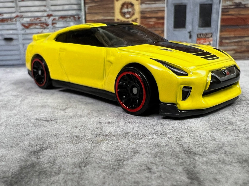 🎌🎌🎌Hot Wheels  '17 Nissan GT-R (R35) Yellow Then And Now C18🎌🎌🎌