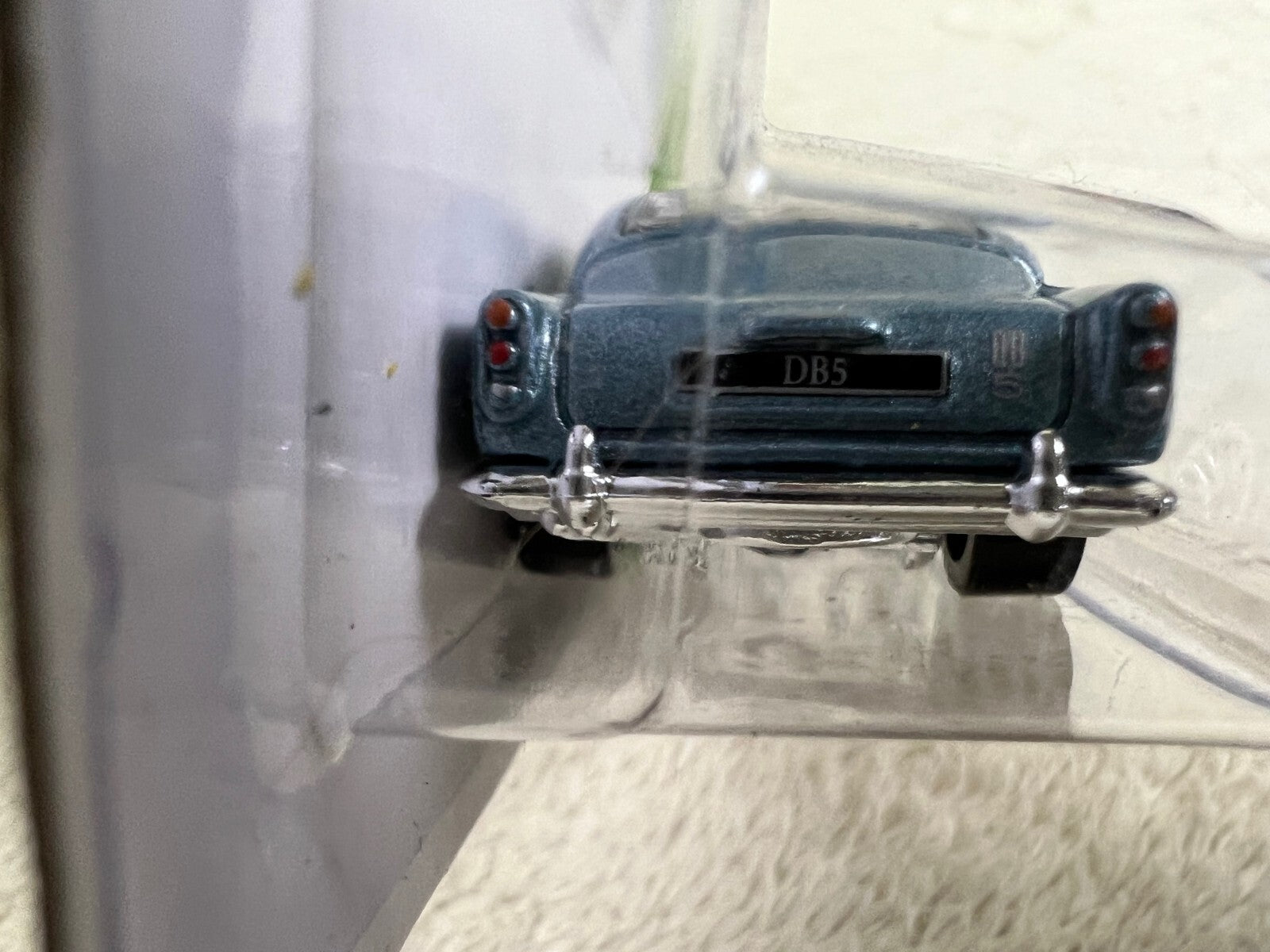 🔥🔥🔥🔥2014 HOT WHEELS JAMES BOND 007, SILVER 1963 ASTON MARTIN DB5 HW12🔥🔥🔥
