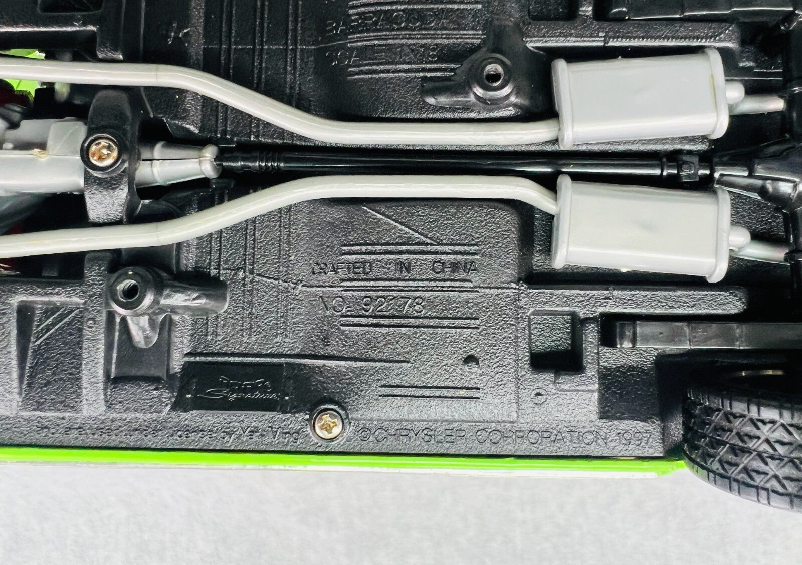 🔥Road Model Signature Cars 1969 Plymouth Barracuda 383 1:18 Die Cast Lime Green