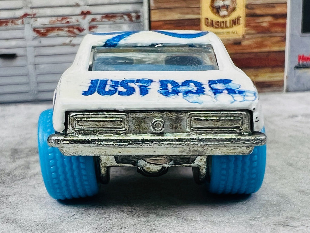 🔥🔥🔥Hotwheels Custom 1967 Chevy CAMARO AIR JORDAN  C21 🔥🔥🔥