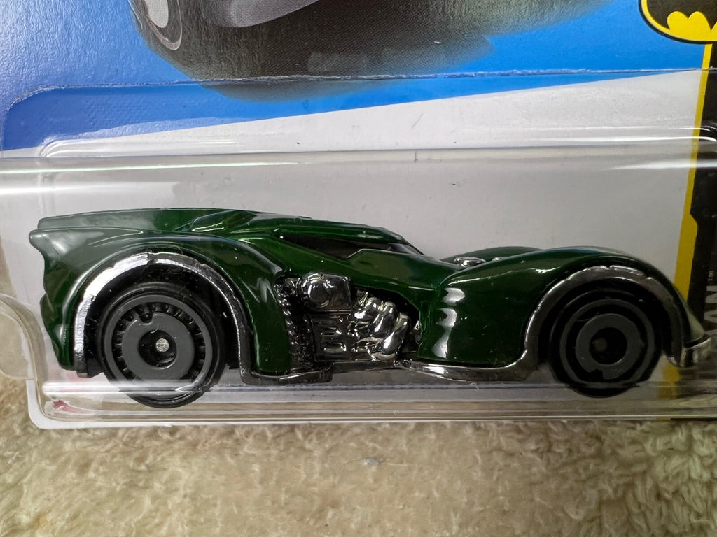 🦇🦇🦇🦇Hot Wheels Arkham Asylum Batmobile Green HW18🦇🦇🦇🦇