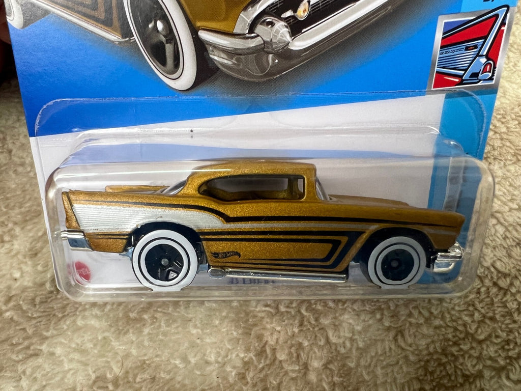 🇺🇸🇺🇸🇺🇸Hot Wheels 2022 HW Chevy Bel Air 3/5 Gold ‘57 Chevy HW05🇺🇸🇺🇸🇺🇸