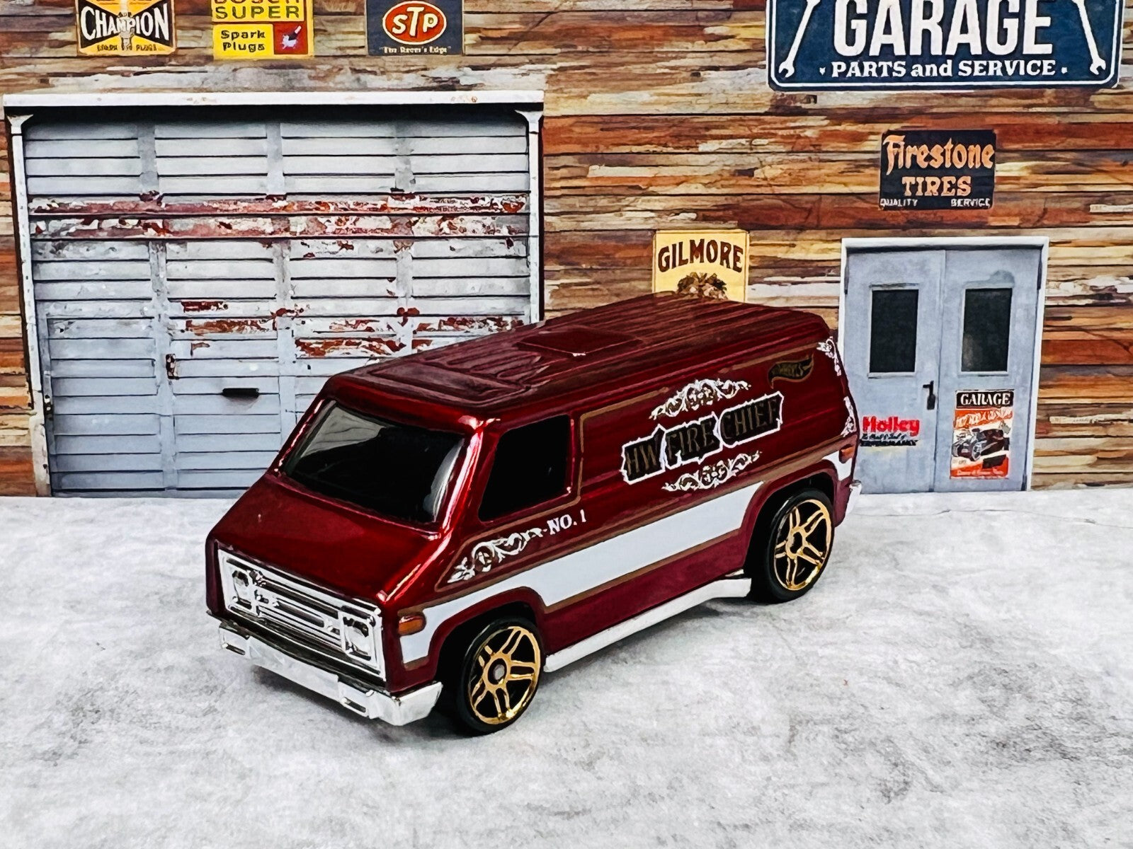 🔥🔥🔥Hot Wheels  HW Rescue Super Van HW Fire Chief C16🔥🔥🔥