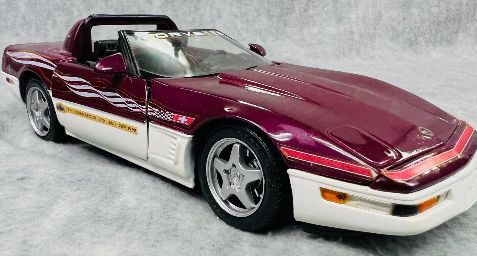 🏁🏁MAISTO Corvette Convertible 1995 Indianapolis 500 Official Pace Car 1:18🏁🏁