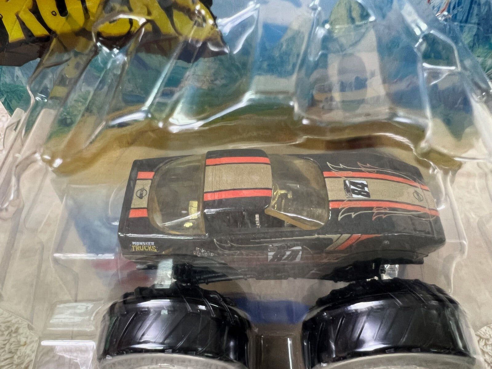 🔥🔥🔥Hot Wheels  Monster Trucks Fan Favorites #2/6 Corvette #GTH58  S-8🔥🔥🔥