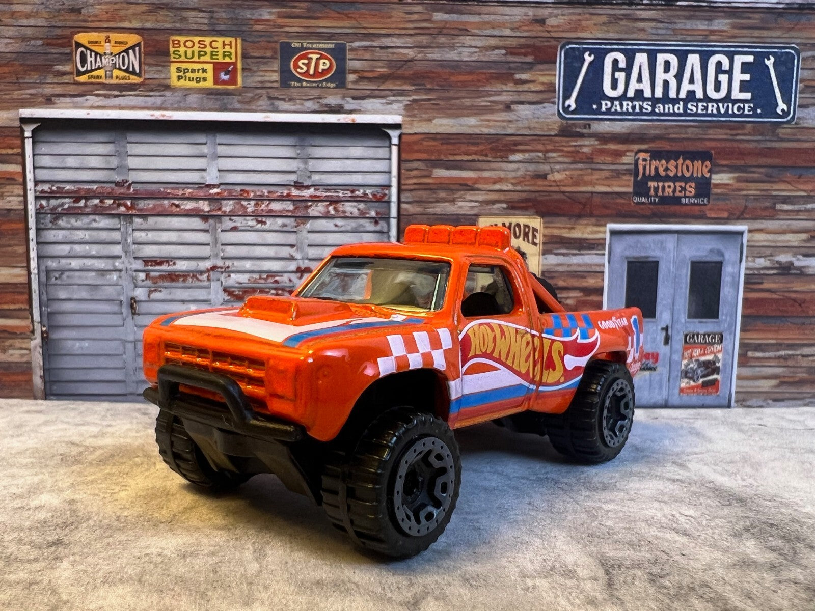 🔥🔥🔥🔥🔥Hot Wheels  '87 Dodge D100 Orange C4🔥🔥🔥🔥🔥
