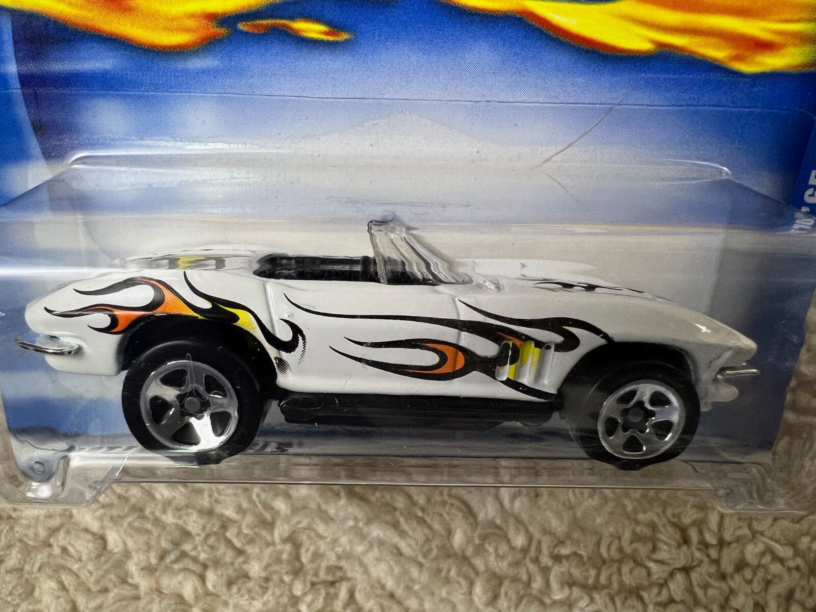 🔥🔥🔥🔥🔥🔥🔥Hotwheels 1965 Corvette White Chevy Chevrolet HW18🔥🔥🔥🔥🔥🔥🔥🔥