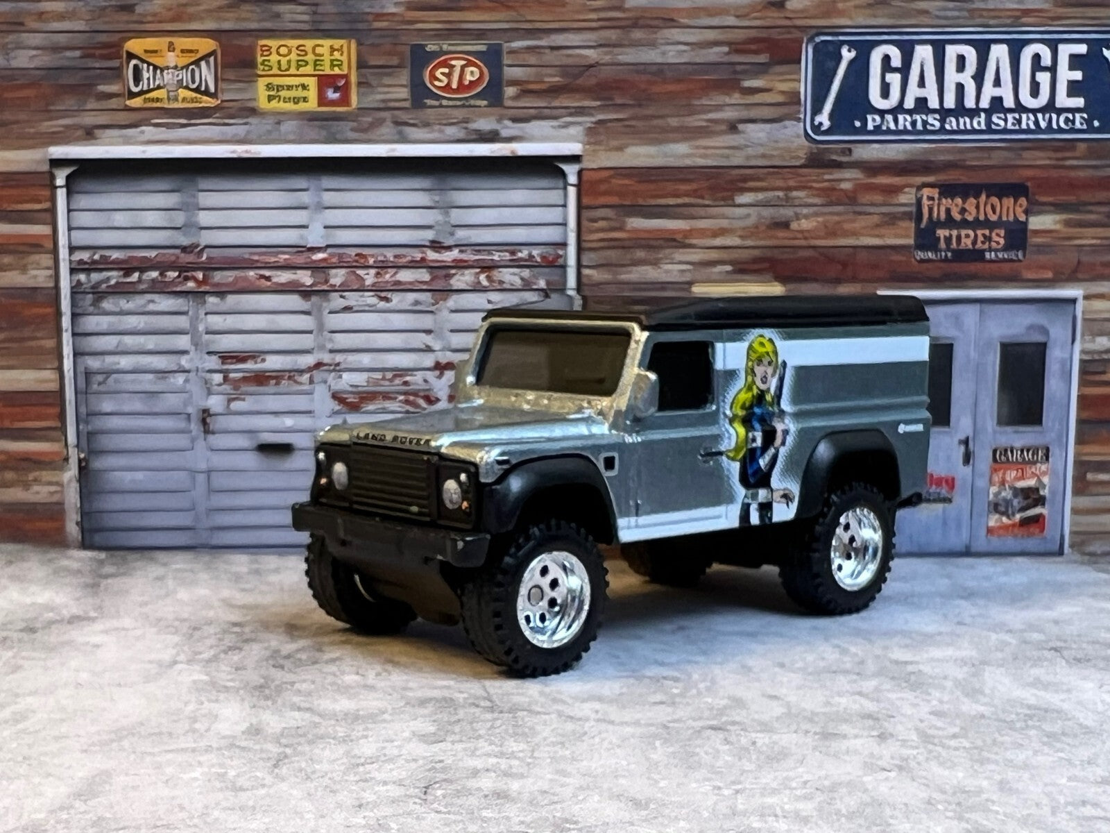 🔥🔥🔥Hot Wheels Marvel Land Rover Defender 110 Hard Top with Real Riders c7🔥🔥