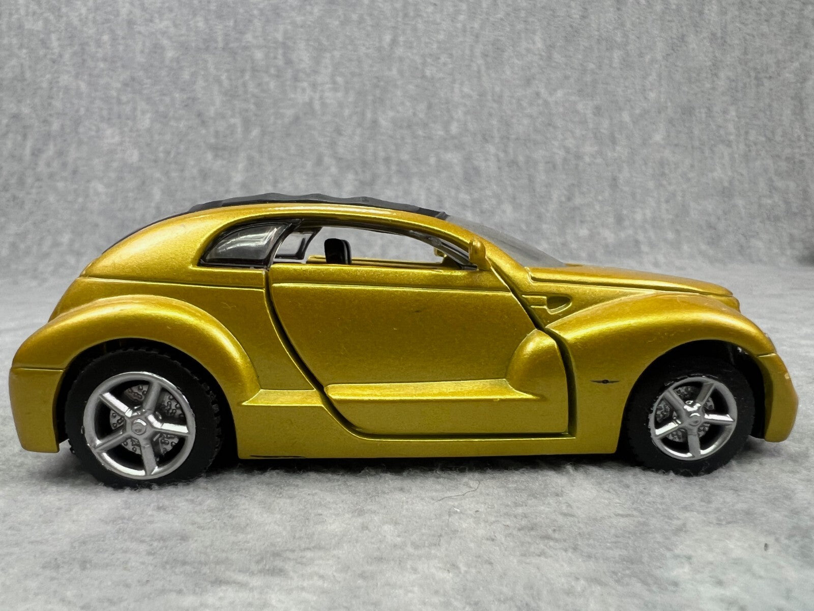 🇺🇸🇺🇸New-Ray Chrysler Pronto Cruiser Die Cast Car 1:32 Scale Gold🇺🇸🇺🇸
