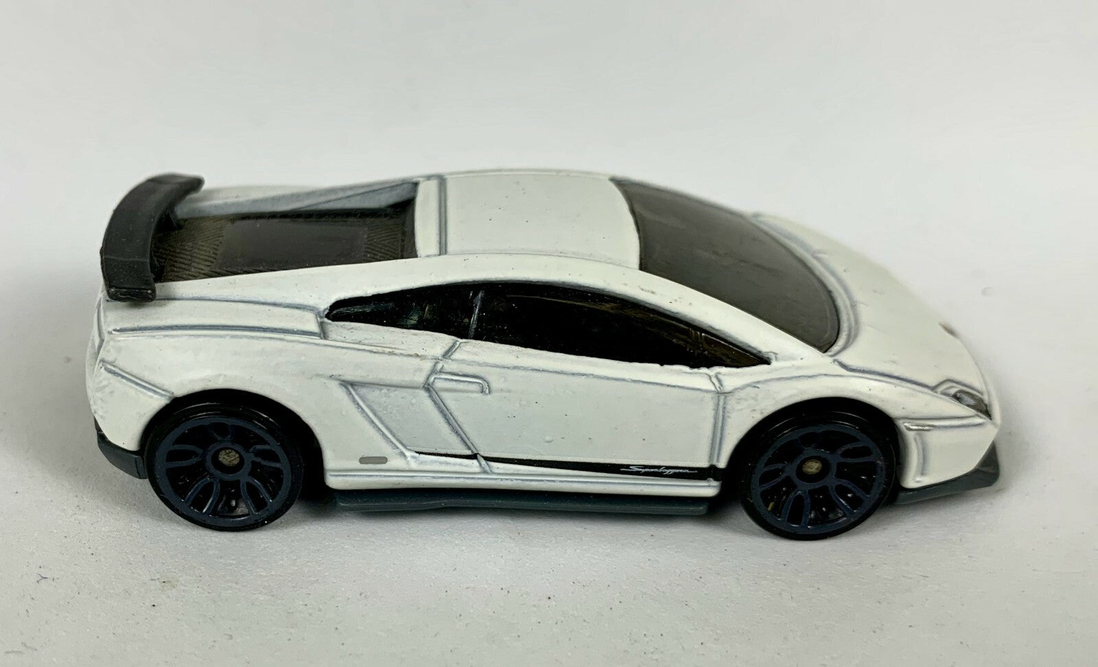 Hot Wheels 2011 HW Premiere Lamborghini Gallardo LP 570-4 Superleggera in White