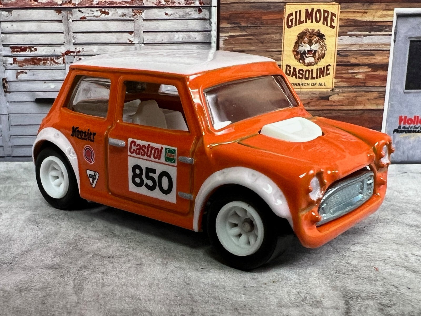 🇺🇸🇺🇸🇺🇸Hotwheels Morris Mini Castrol Orange C15🇺🇸🇺🇸🇺🇸