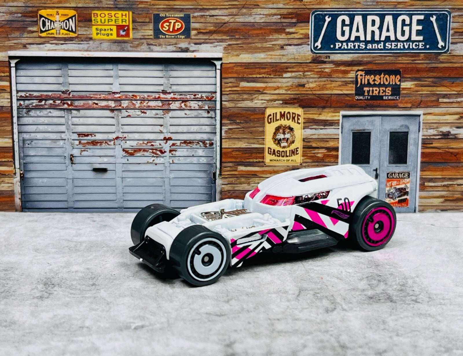 🔥🔥🔥Hot Wheels HW50 CONCEPT Matte White Pink 2018 Diecast Car C4🔥🔥🔥
