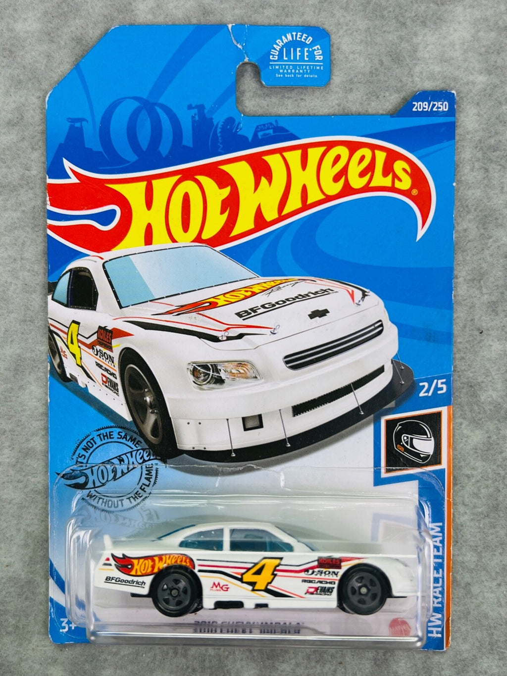 Hot Wheels HW Race Team 2/5 2010 Chevy Impala White H25