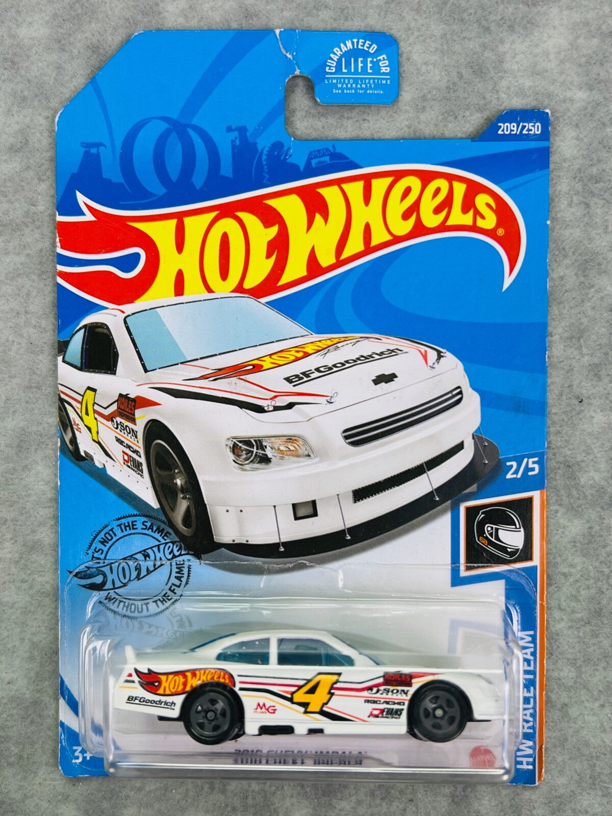 Hot Wheels HW Race Team 2/5 2010 Chevy Impala White H25