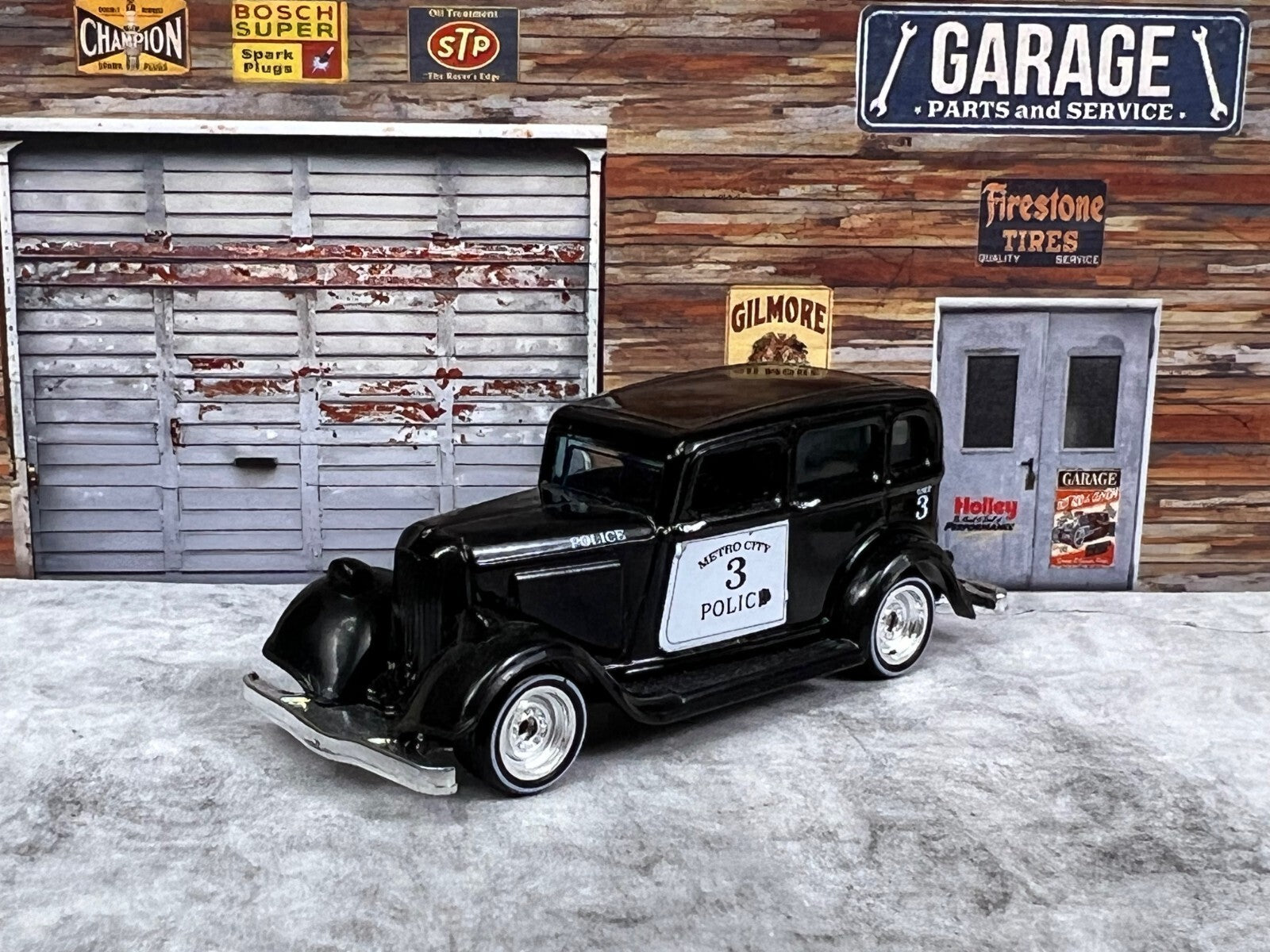 🔥MATCHBOX  1933 PLYMOUTH SEDAN Metro City Police Car Custom Real Riders C13🔥