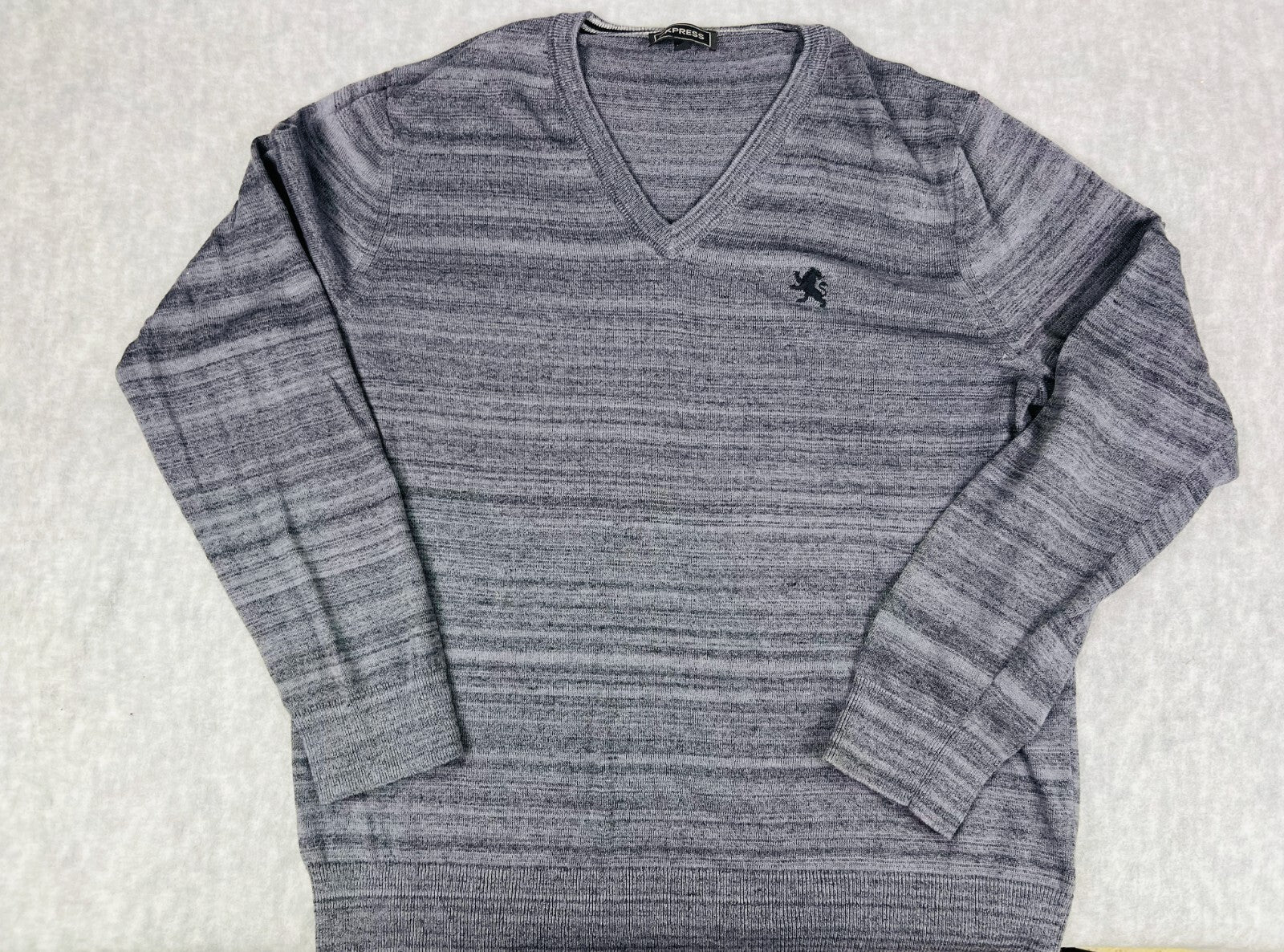 🔥🔥🔥Express Mens Grey Long Sleeve V-neck Sweater Size Large 🔥🔥🔥