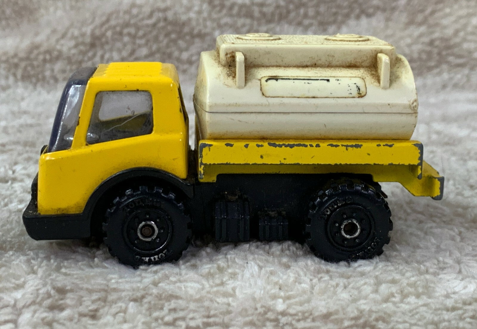 ******Vintage Tonka Tank Truck Yellow 4" Long Made in Japan Pre-Owned HW04******