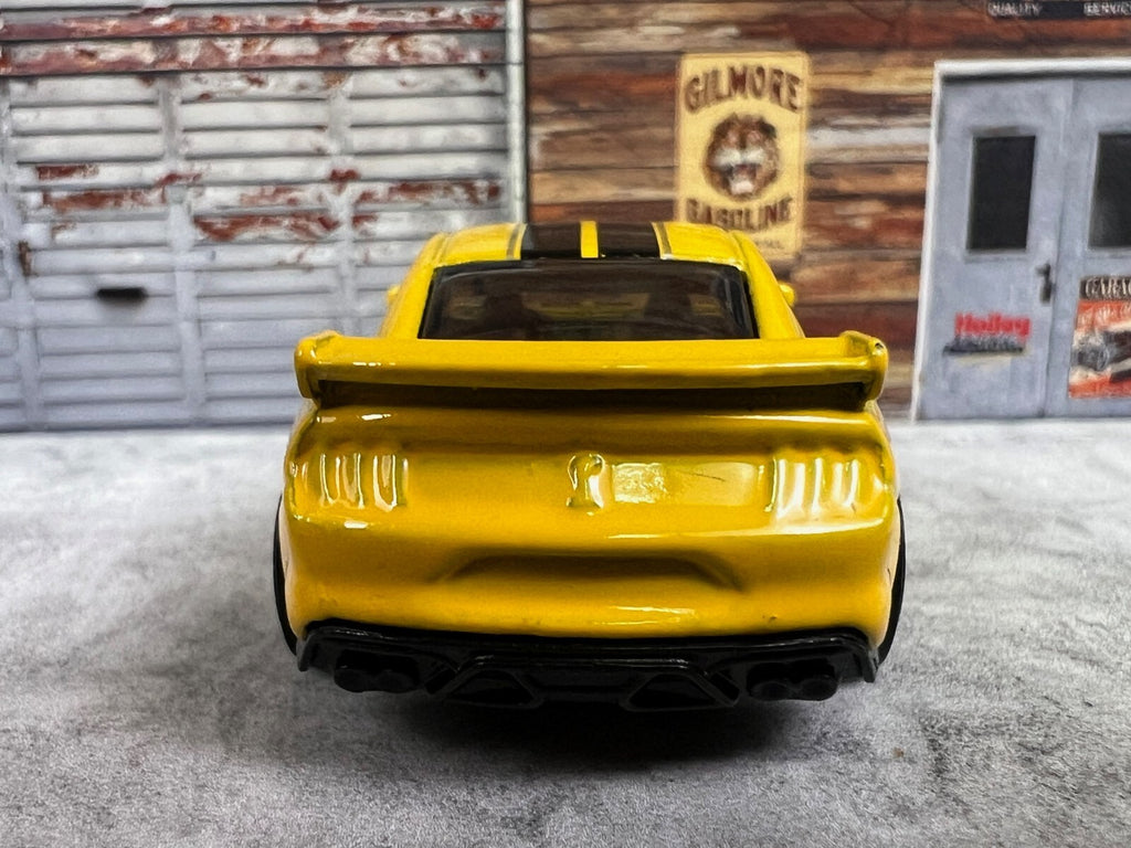 🐎🐎🐎Hot Wheels Torque Yellow Mustang Shelby GT500 C8🐎🐎🐎
