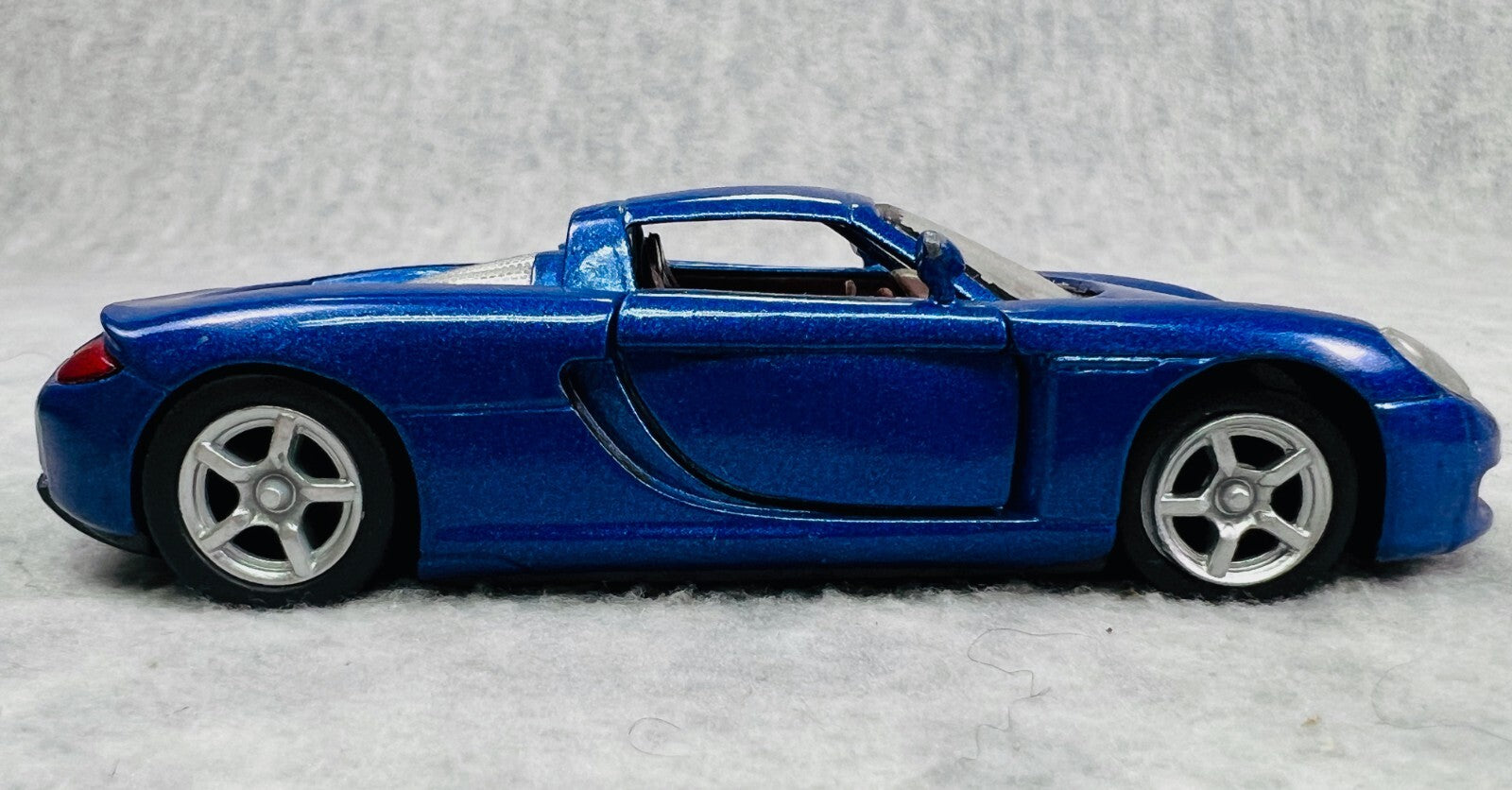 🇩🇪🇩🇪Kinsmart Porsche Carrera GT Blue 1:36 Scale Model Car Diecast🇩🇪🇩🇪
