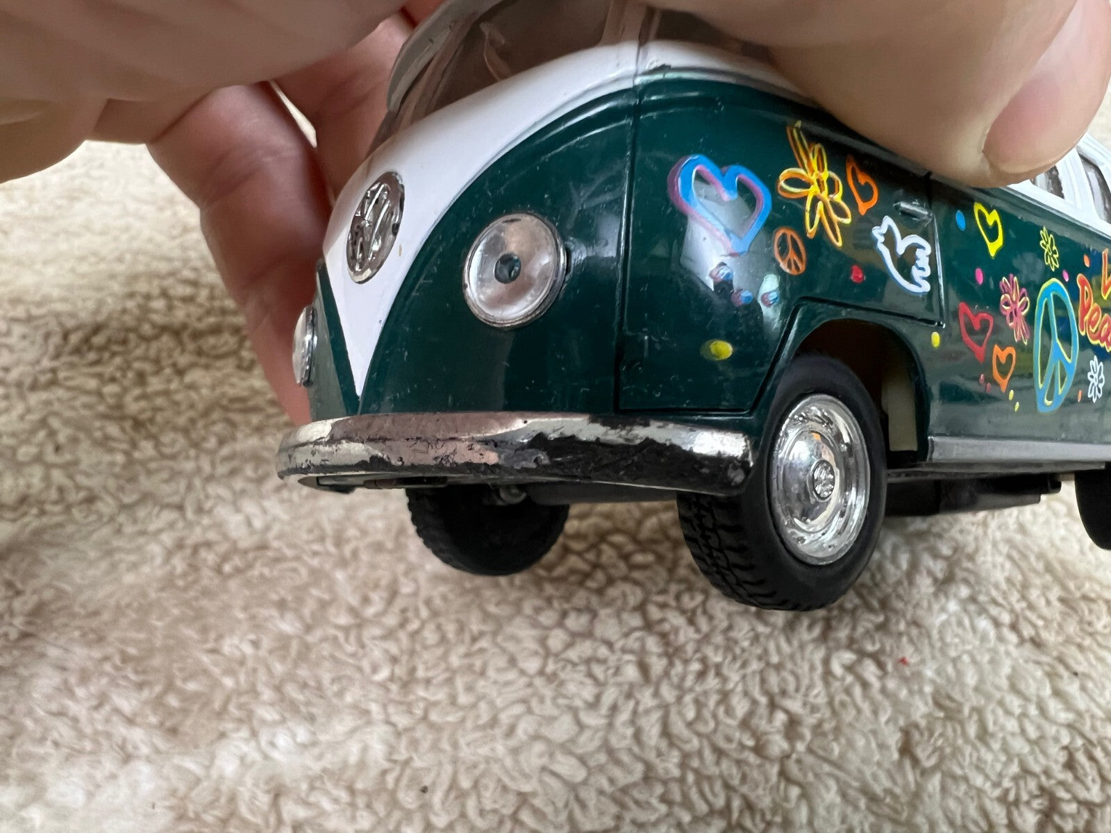 Kinsmart Volkswagen Classical Bus 1962 Surfboard 1:32 Diecast Model Van Green