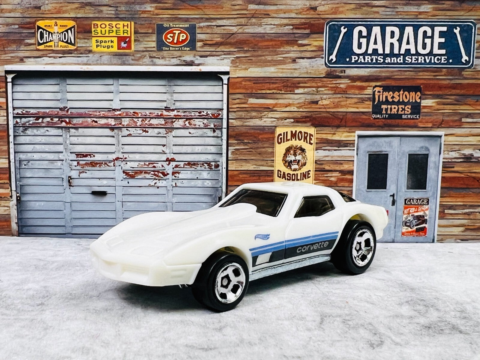 🇺🇸🇺🇸🇺🇸Hot Wheels 1975 White Corvette 2012 C18🇺🇸🇺🇸🇺🇸