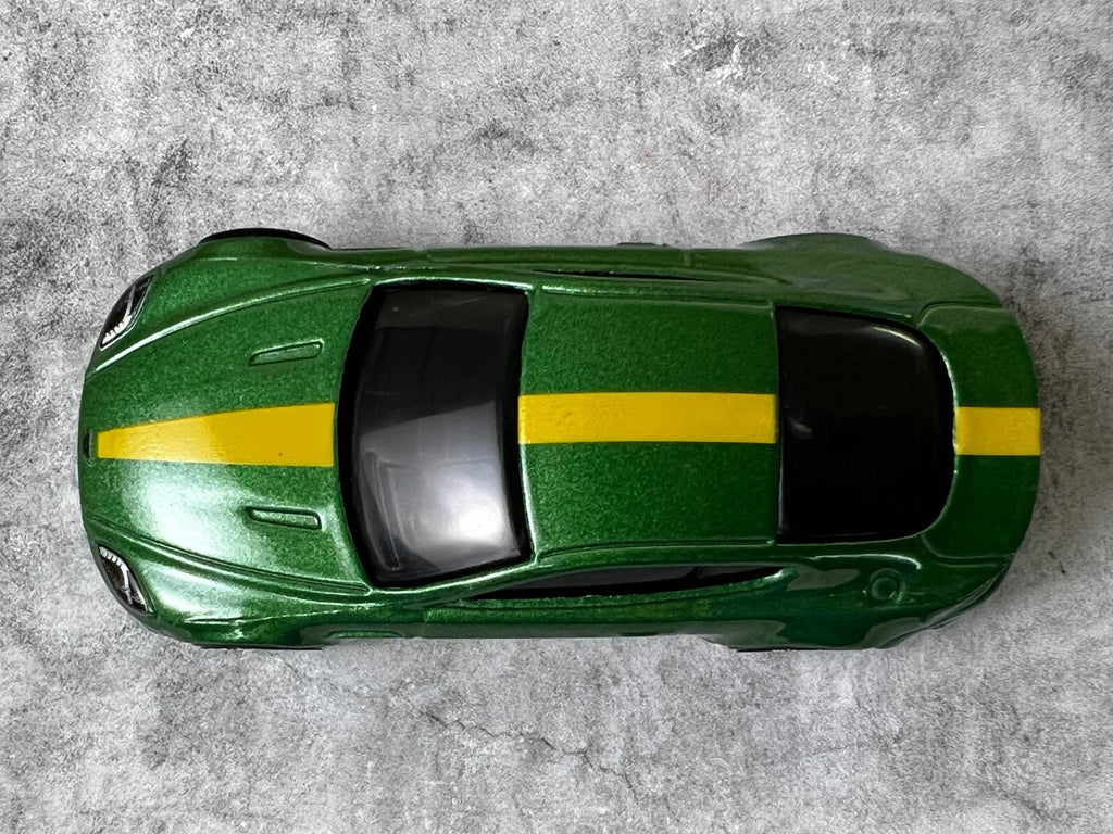 🔥🔥🔥🔥Hot Wheels Aston Martin V8 Vantage  Green 🔥🔥🔥🔥