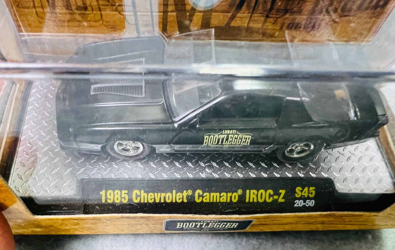 🇺🇸🇺🇸🇺🇸M2 Machines Bootlegger 1985 Chevrolet Camaro Iroc-Z H14🇺🇸🇺🇸🇺🇸